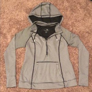 Half Zip Pull-Over